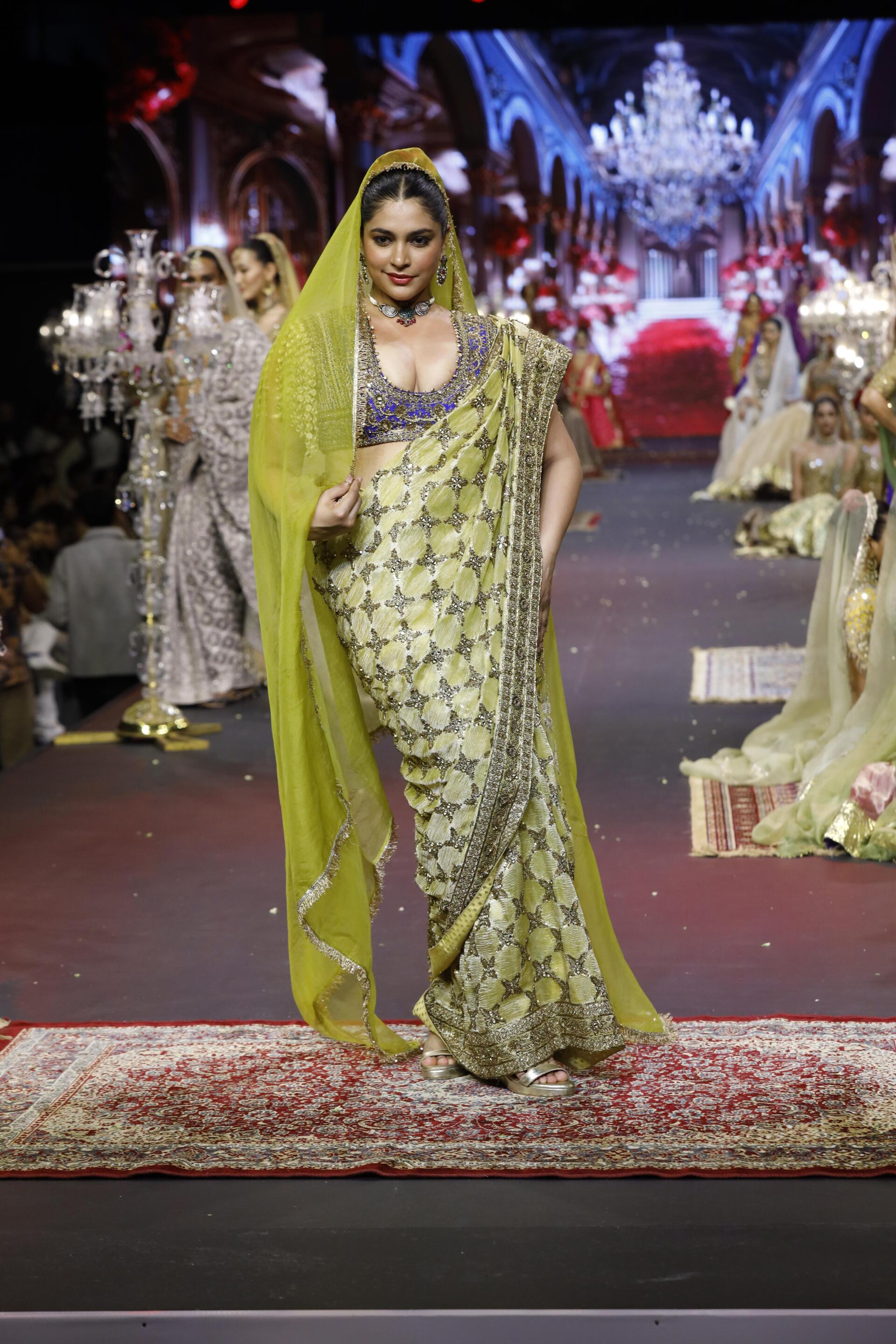 Neelkanthi Noor Saree Set