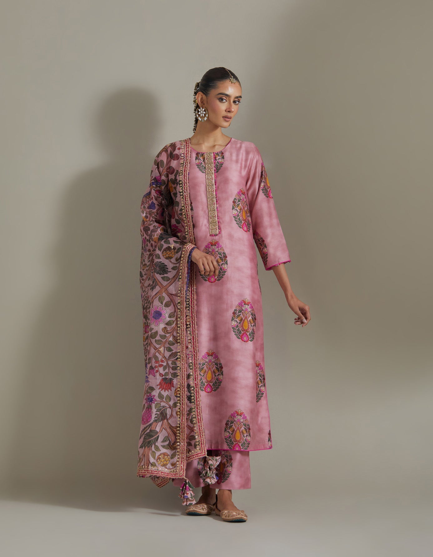 Classic Kurta Set With Pants - Pink 1