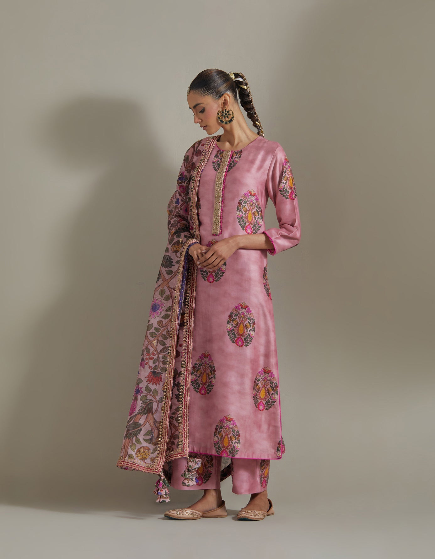 Classic Kurta Set With Pants - Pink 2
