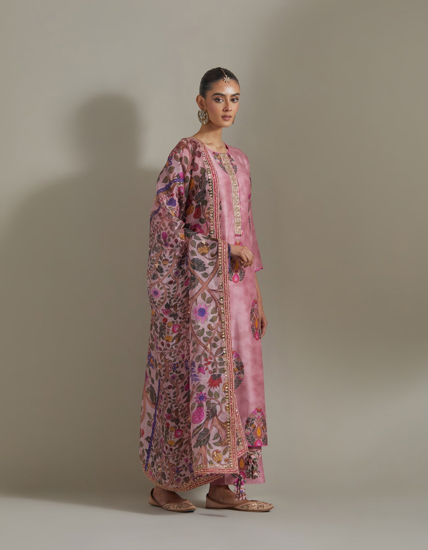 Classic Kurta Set With Pants - Pink 3
