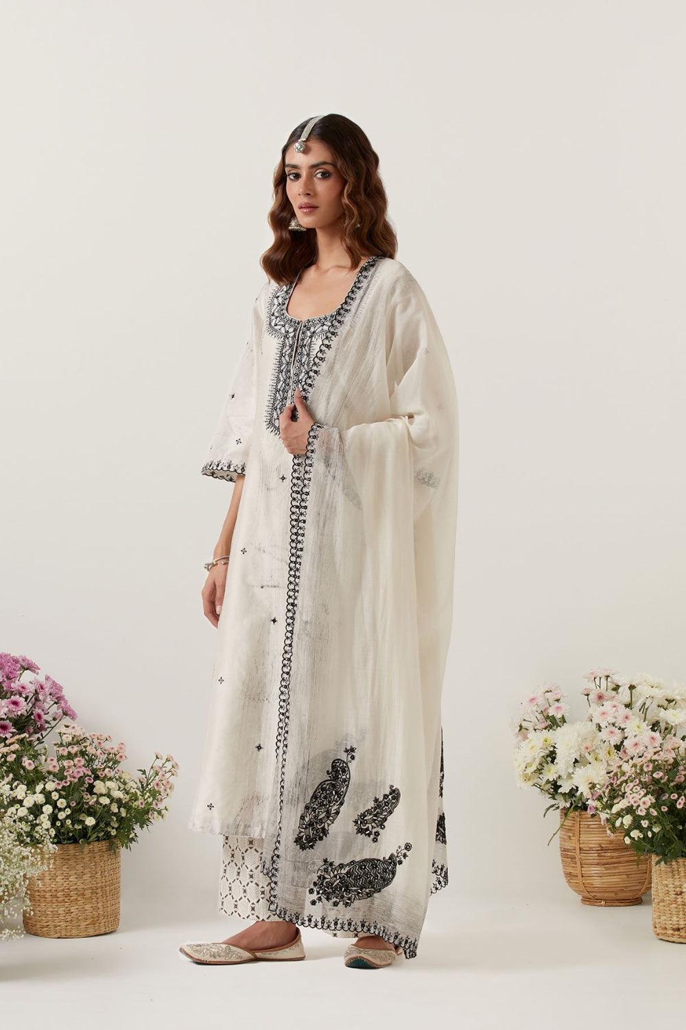 Ivory Kurta Paired With Pants &amp; Dupatta