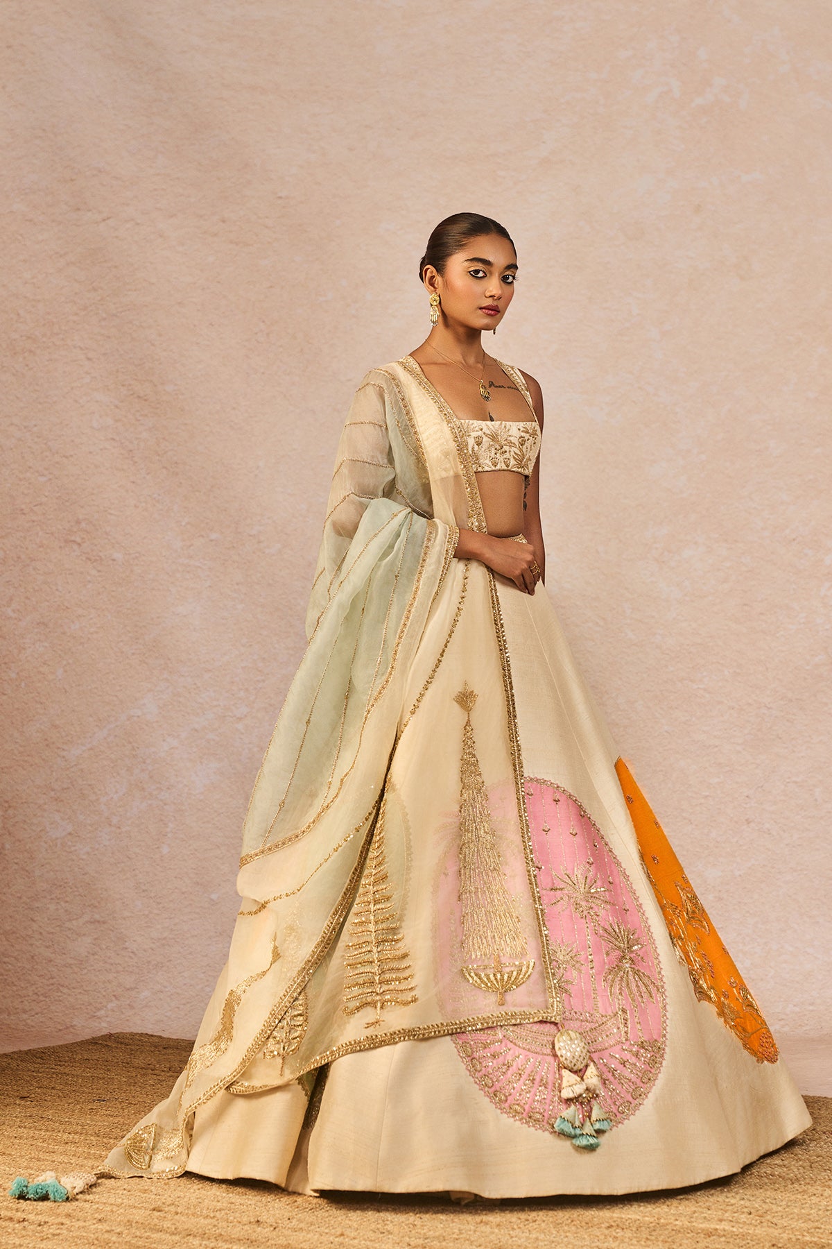 Mahek Ti Hui Chandni Lehenga