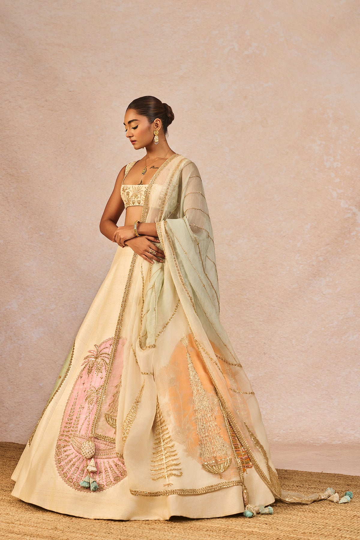 Mahek Ti Hui Chandni Lehenga