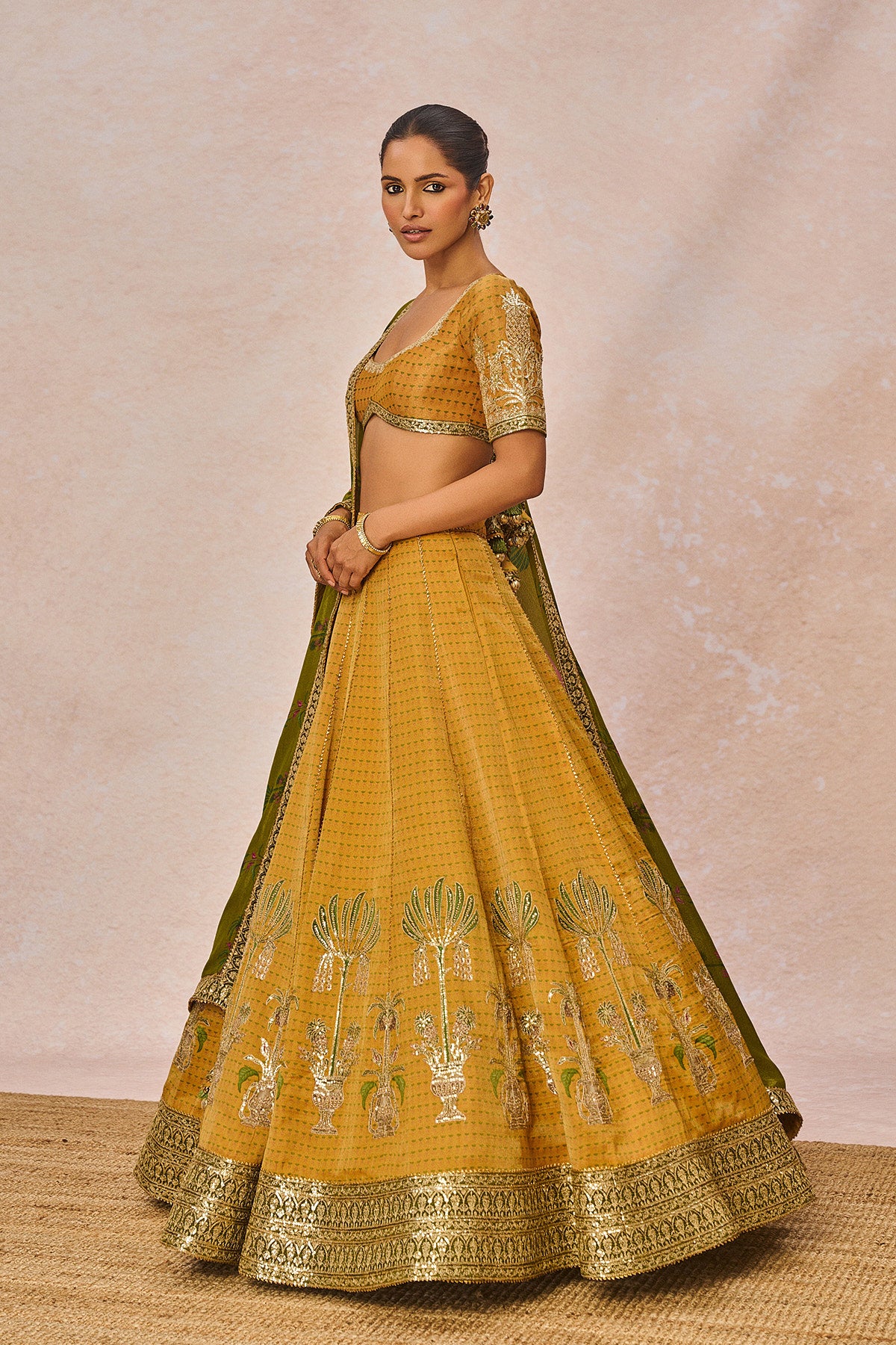 The ‘Ajnabi Ehsaas’ Lehenga Set