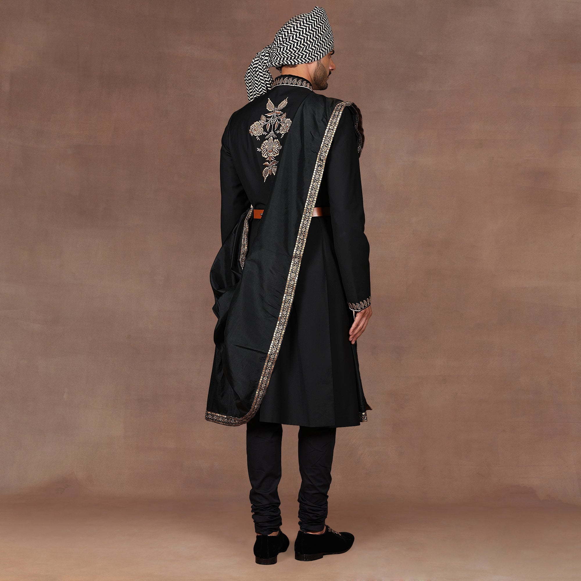 Noir - Gold Stole | East